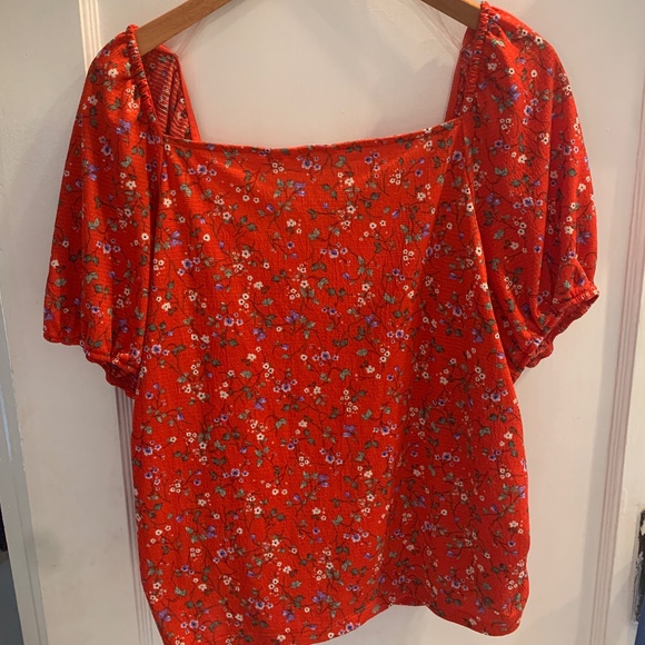 FLIRTY & CUTE NEVER WORN Sweetheart Neckline Ruched Short Sleeve Top! - Picture 8 of 8